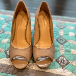 Liz Claiborne nude peep toe wedges